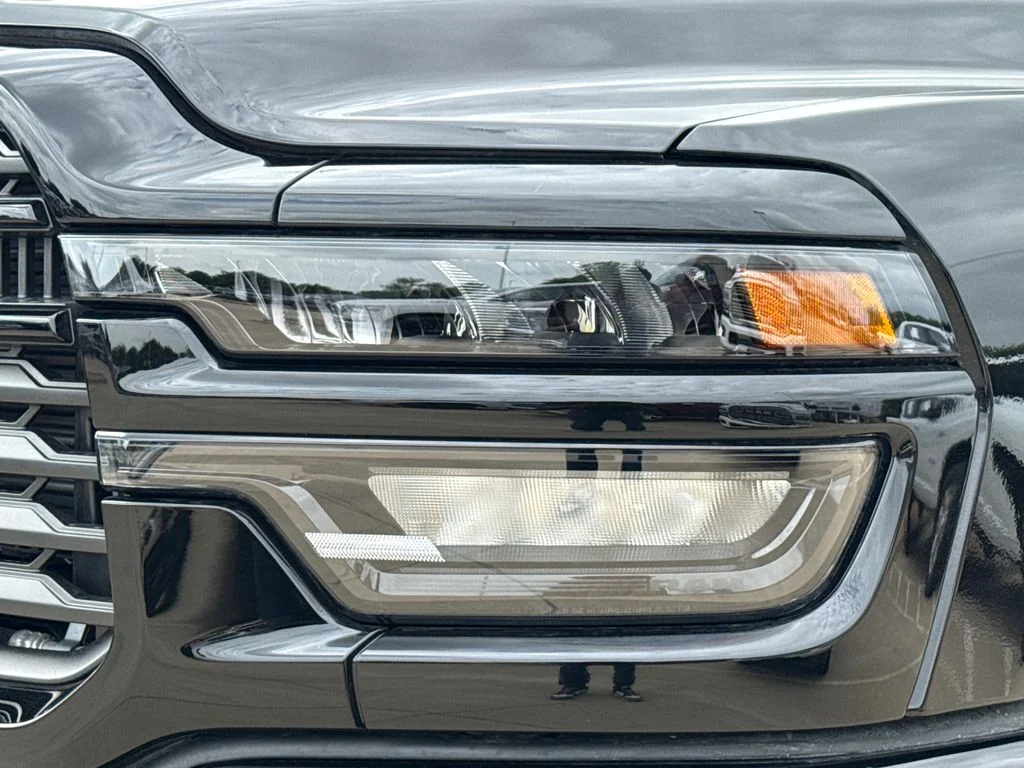New 2026 Diamond Black Crystal Pearl-Coat Exterior Paint RAM Big Horn image 4