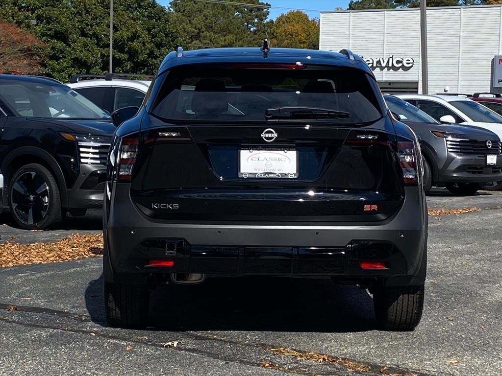 2026 Nissan Kicks SR photo 3