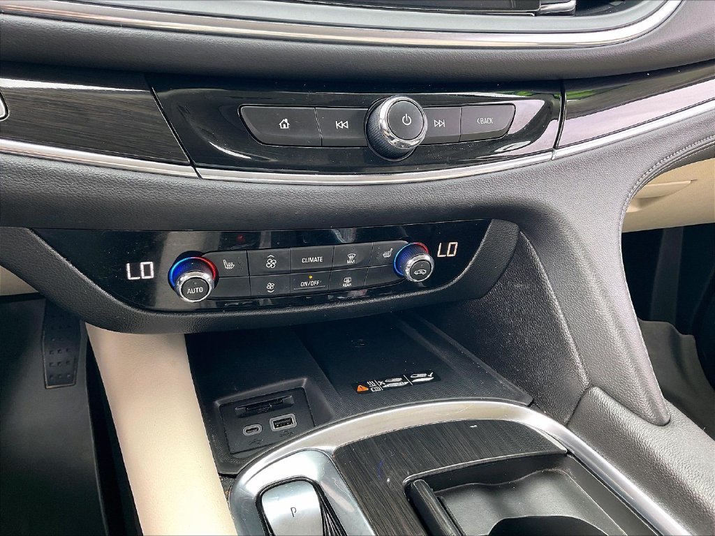 Used 2023 Summit White Buick Essence image 26
