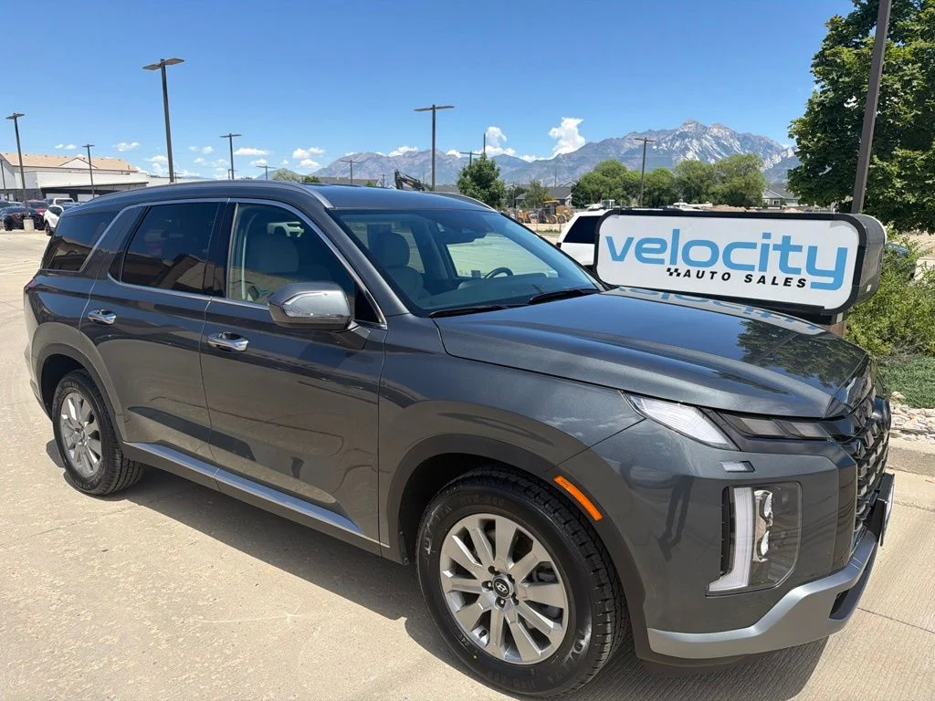 Used 2025 Gray Hyundai SEL image 1