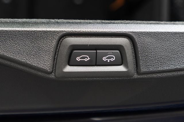 Certified Used 2027 Tanzanite Blue II Metallic BMW xDrive40i image 42