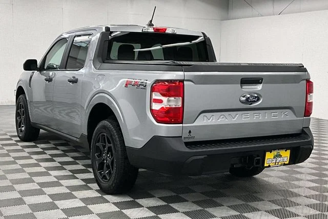 Used 2024 Iconic Silver Metallic Ford XLT image 2