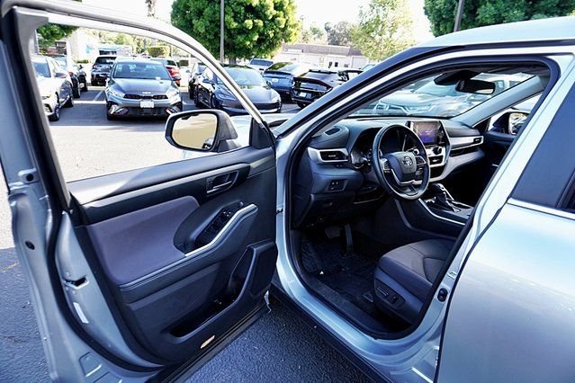 Used 2025 Silver Toyota LE image 34