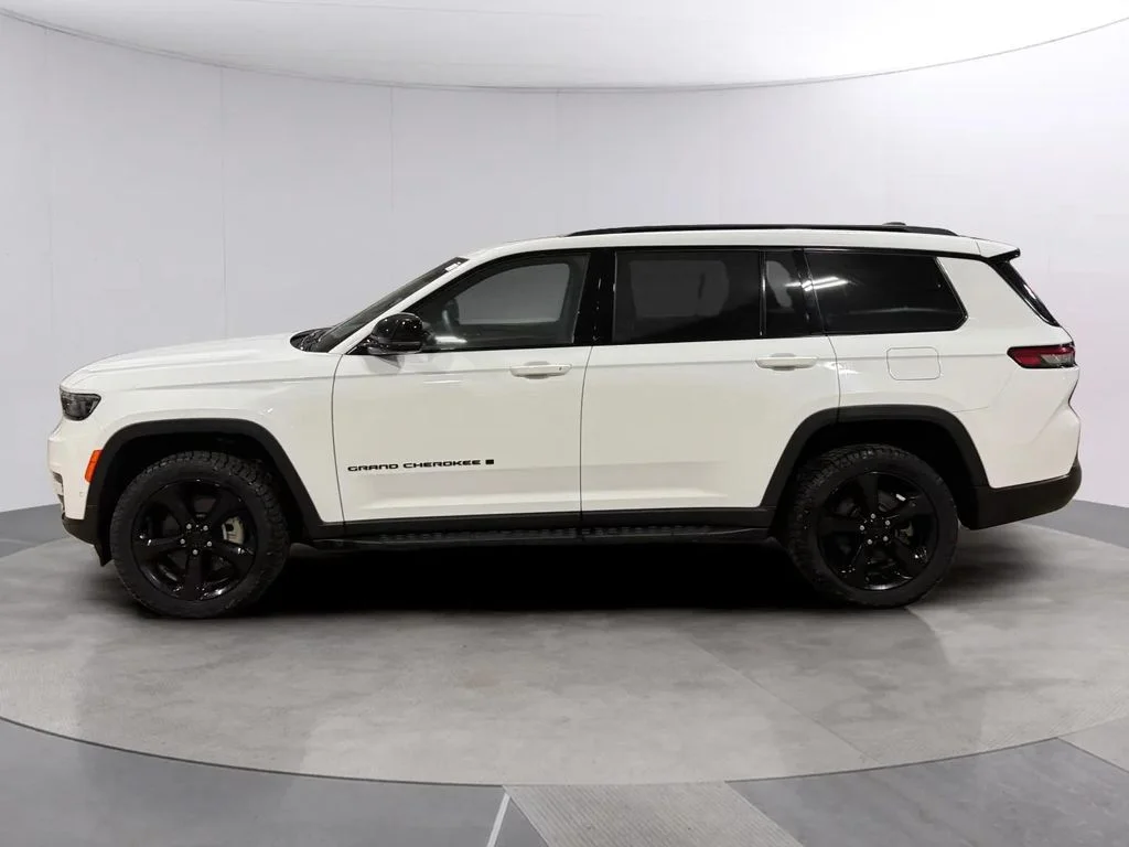 Used 2024 Bright White Clearcoat Jeep Limited image 6