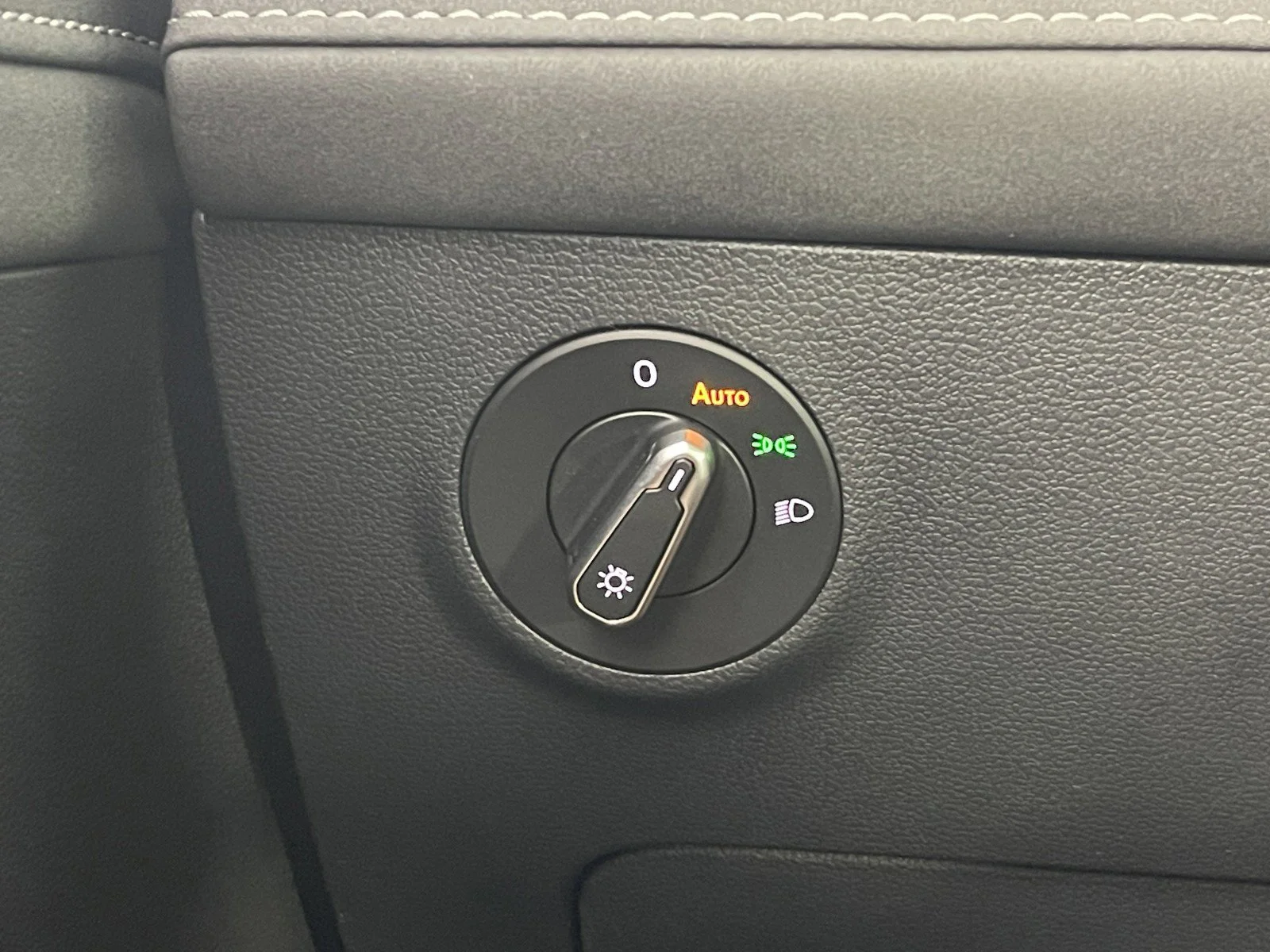 2025 Volkswagen Taos SE Black - Photo 23