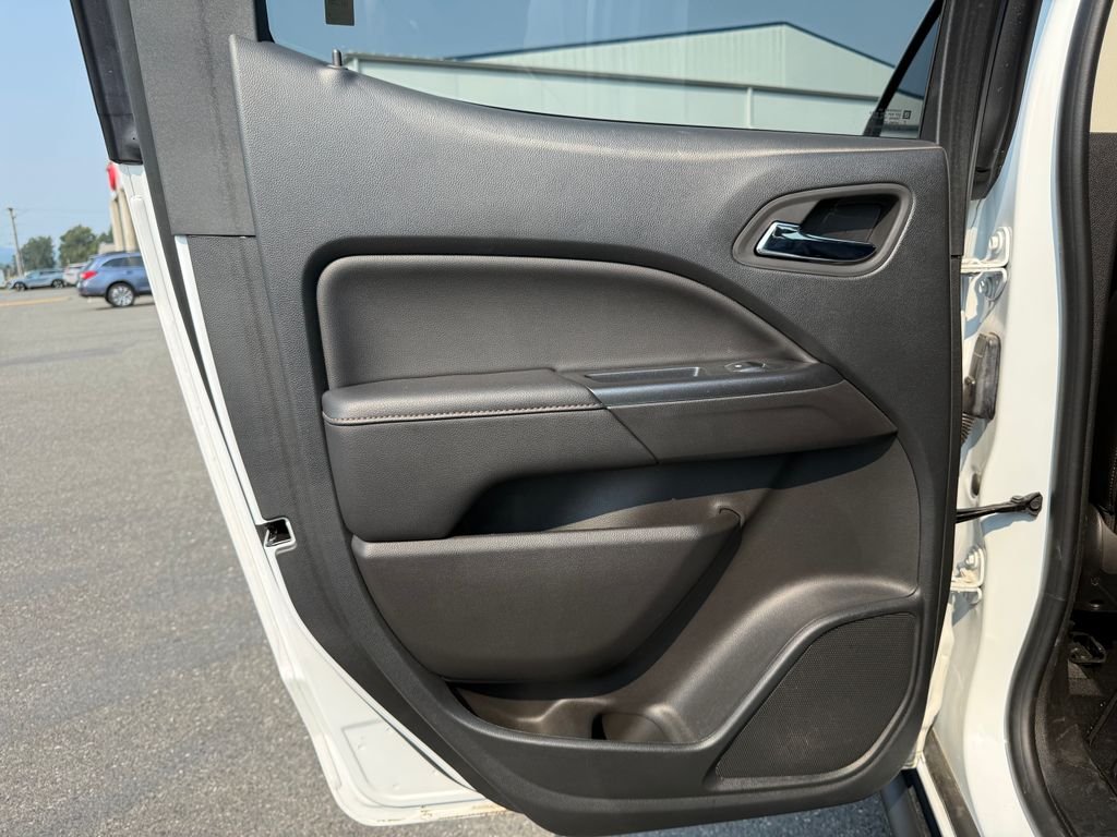 Used 2022 White GMC AT4 w/Leather image 25