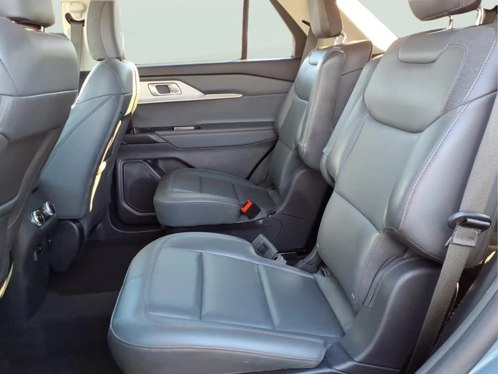 Used 2025 Vapor Blue Ford Active image 29