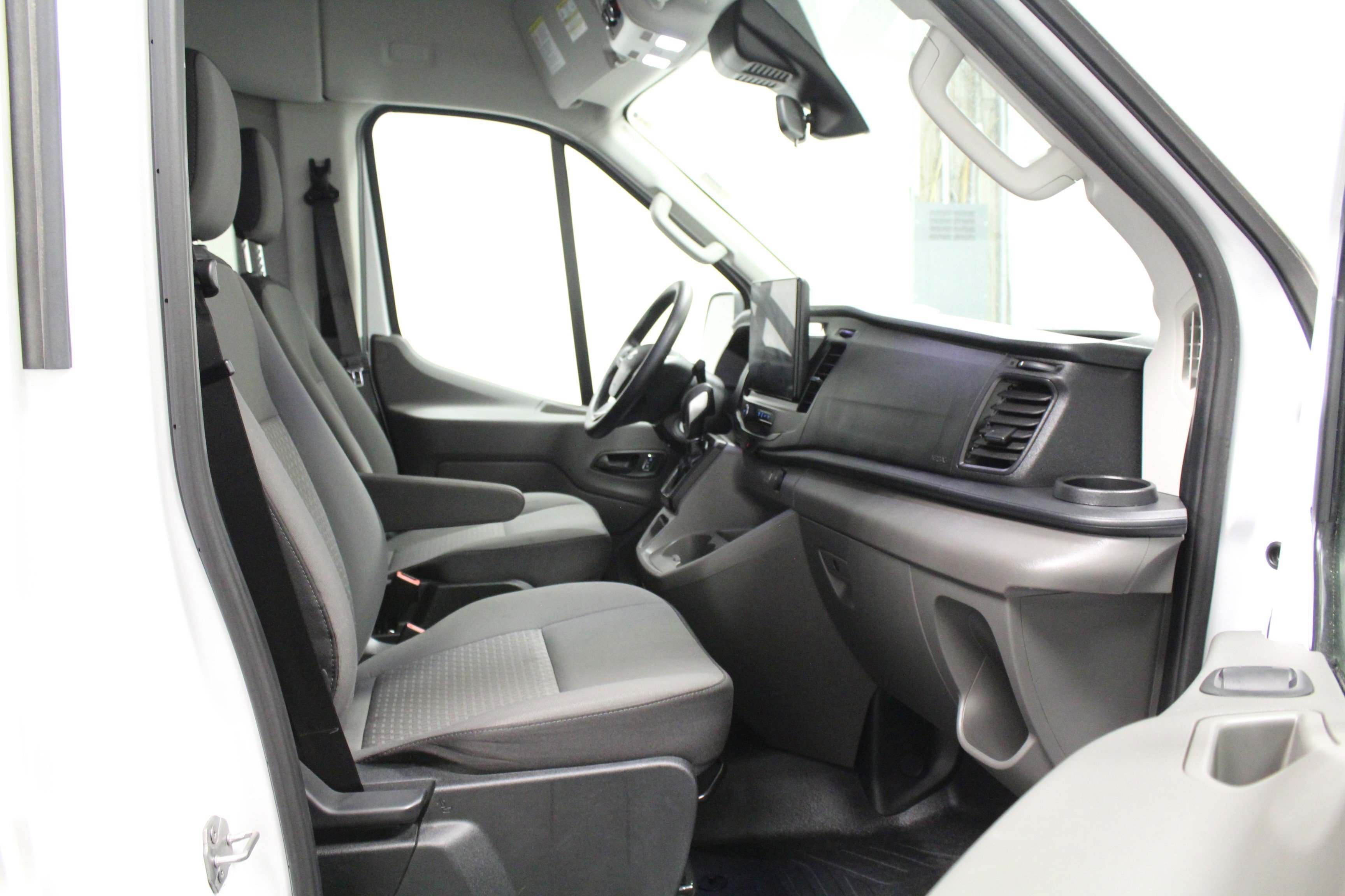 2024 Ford Transit Passenger Van XL - Photo 15