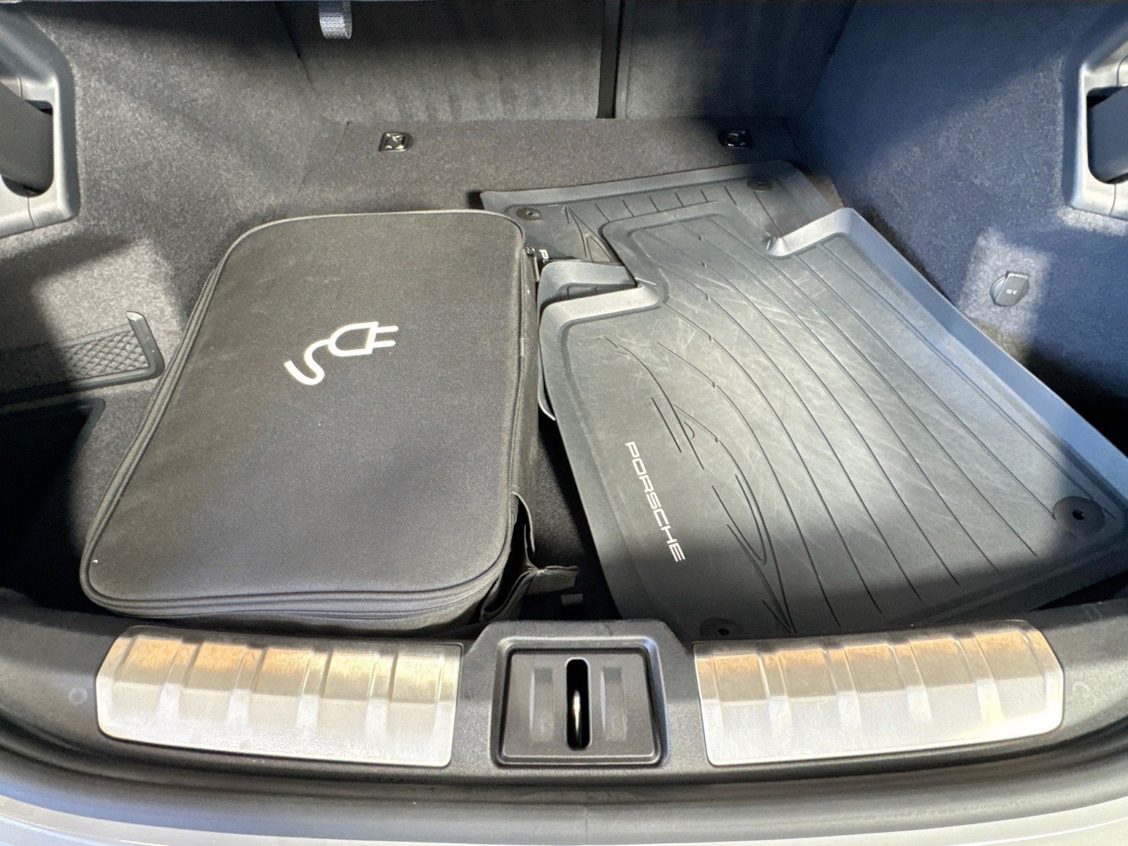 Used 2021 Chalk Porsche Turbo image 22