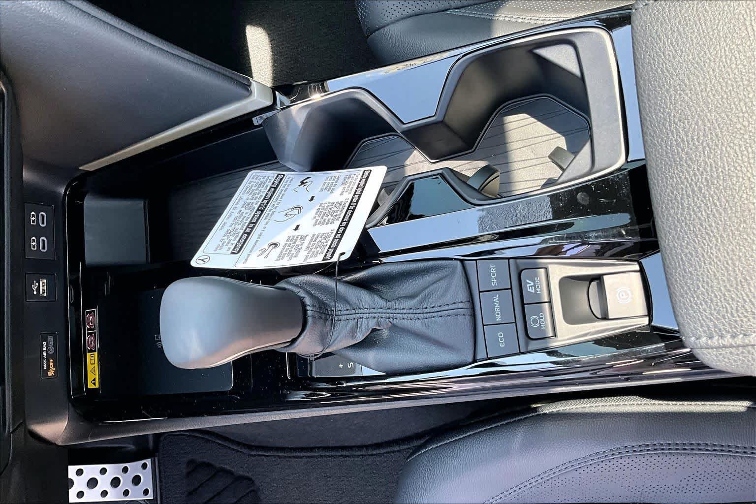 New 2026 Wind Chill Pearl with Midnight Black Metallic roof Toyota XSE image 7