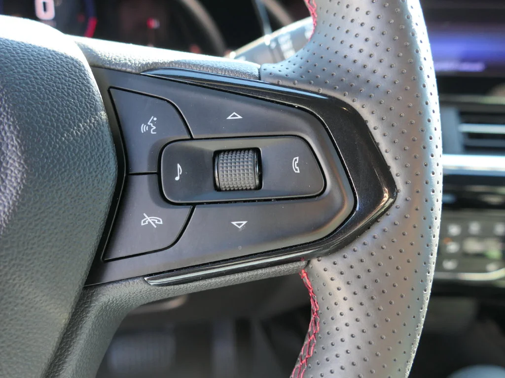 Used 2025 Summit White Chevrolet 2RS image 14
