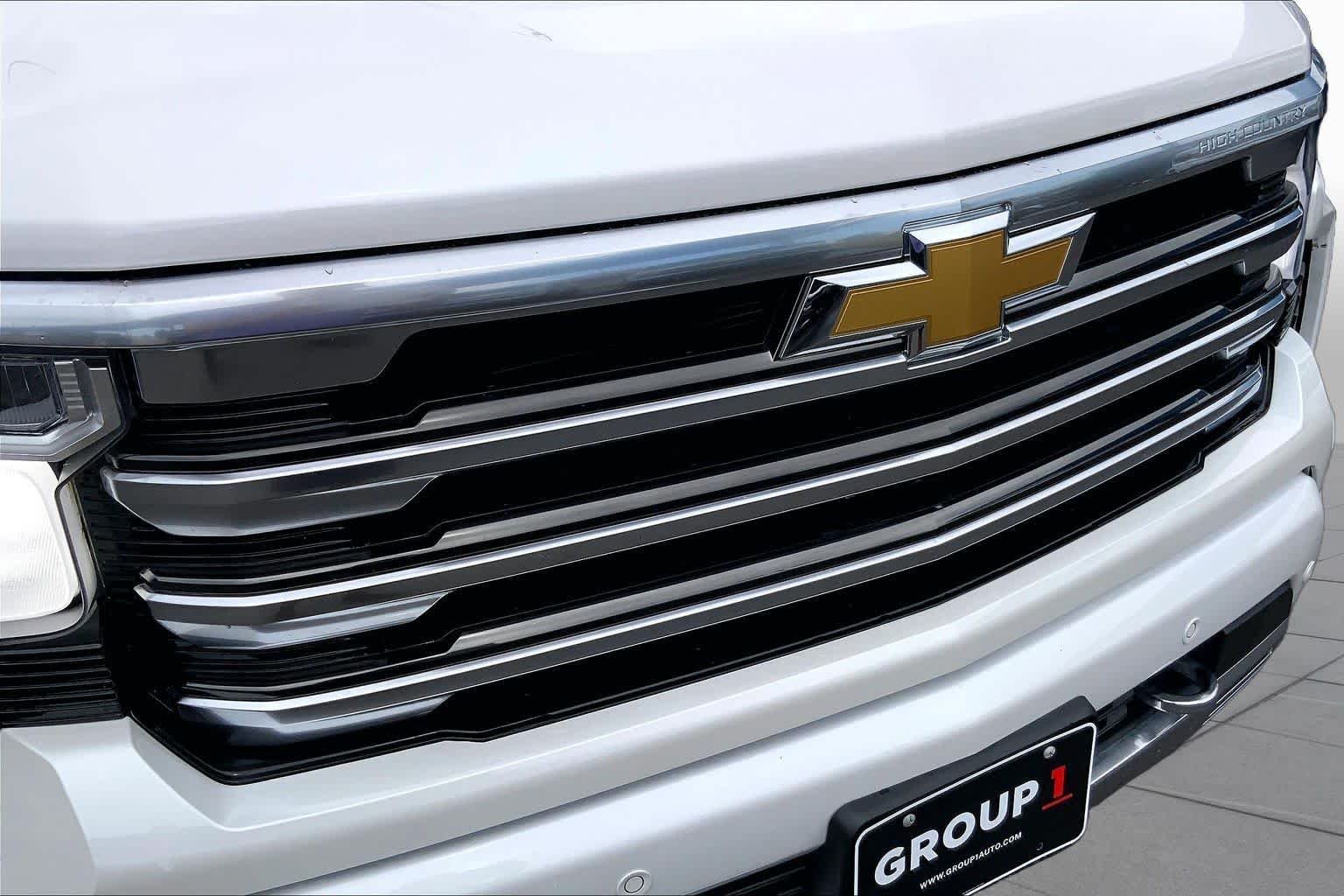Used 2024 Iridescent Pearl Tricoat Chevrolet High Country image 30