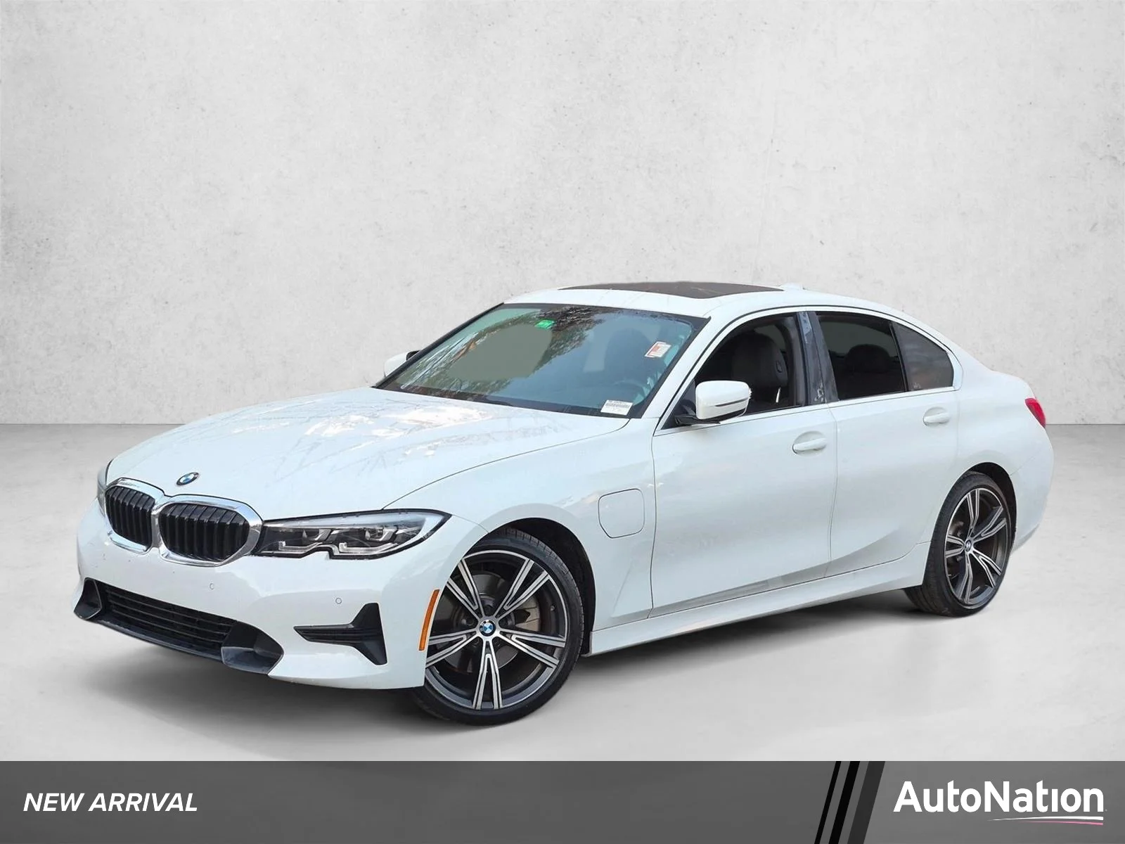 Used 2021 Alpine White BMW 330e image 1