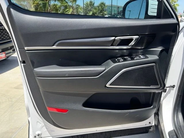 Used 2025 White Kia LX image 9