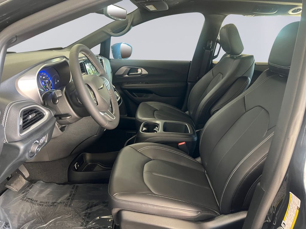 2026 Chrysler Pacifica Select - Photo 11