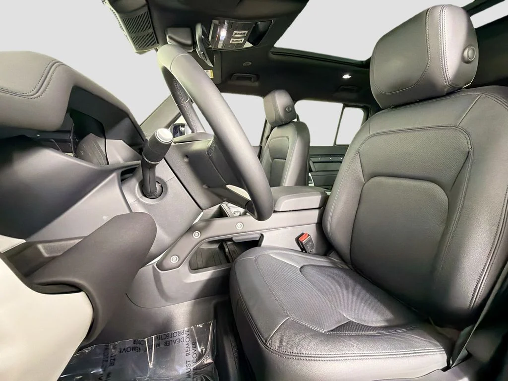 Used 2024 Gray Land Rover S image 22