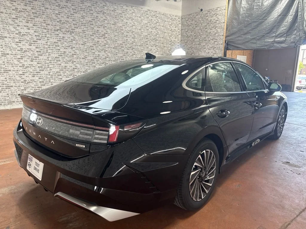 New 2026 Abyss Black Hyundai SEL image 7