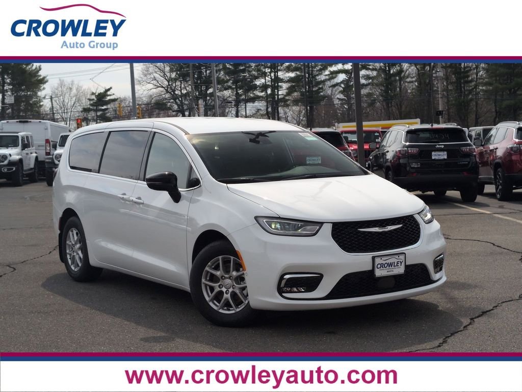 2026 Chrysler Pacifica Select's photo