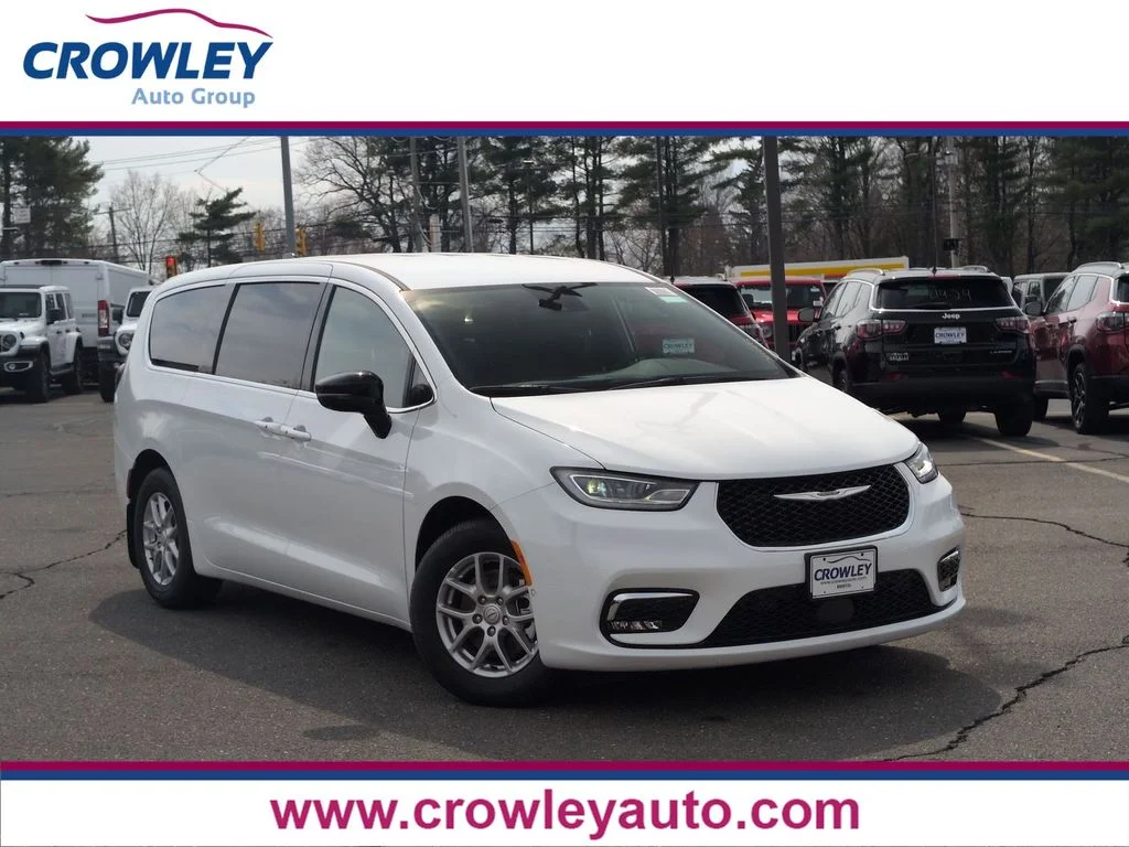 2026 Chrysler Pacifica Select's photo