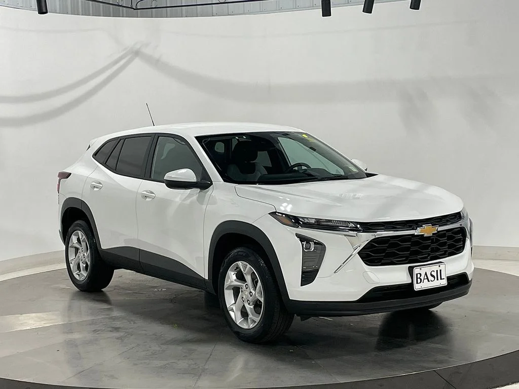Used 2024 White Chevrolet LS image 35