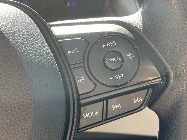 Used 2020 White Toyota LE image 15