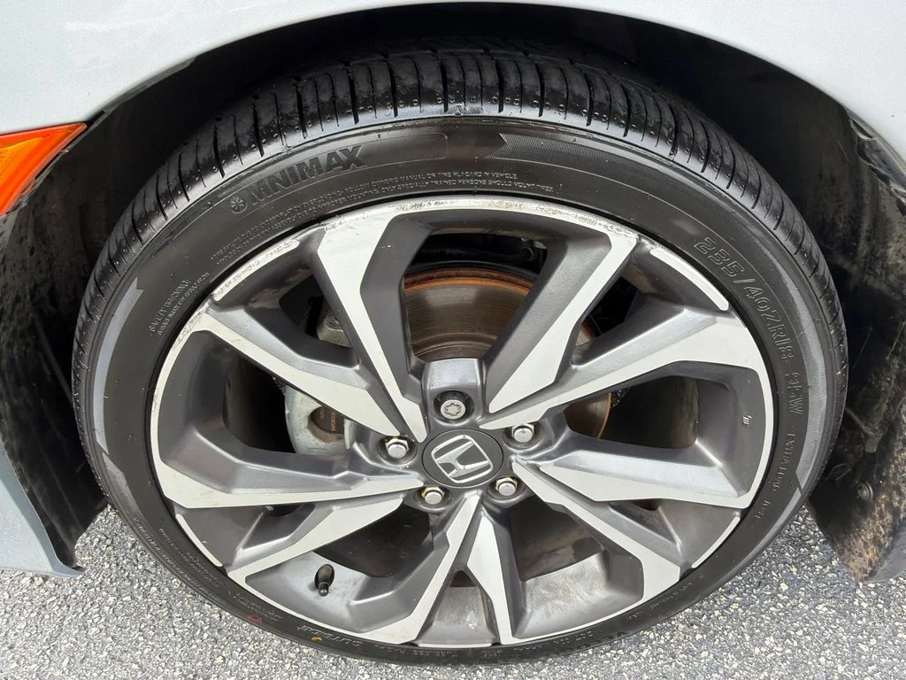 Used 2020 Silver Honda Touring image 11