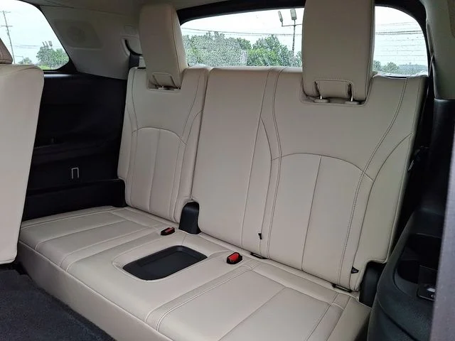 Used 2025 White INFINITI Sensory image 12