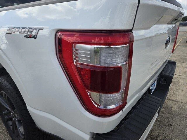 Used 2023 Star White Metallic Tri-Coat Ford LARIAT image 29