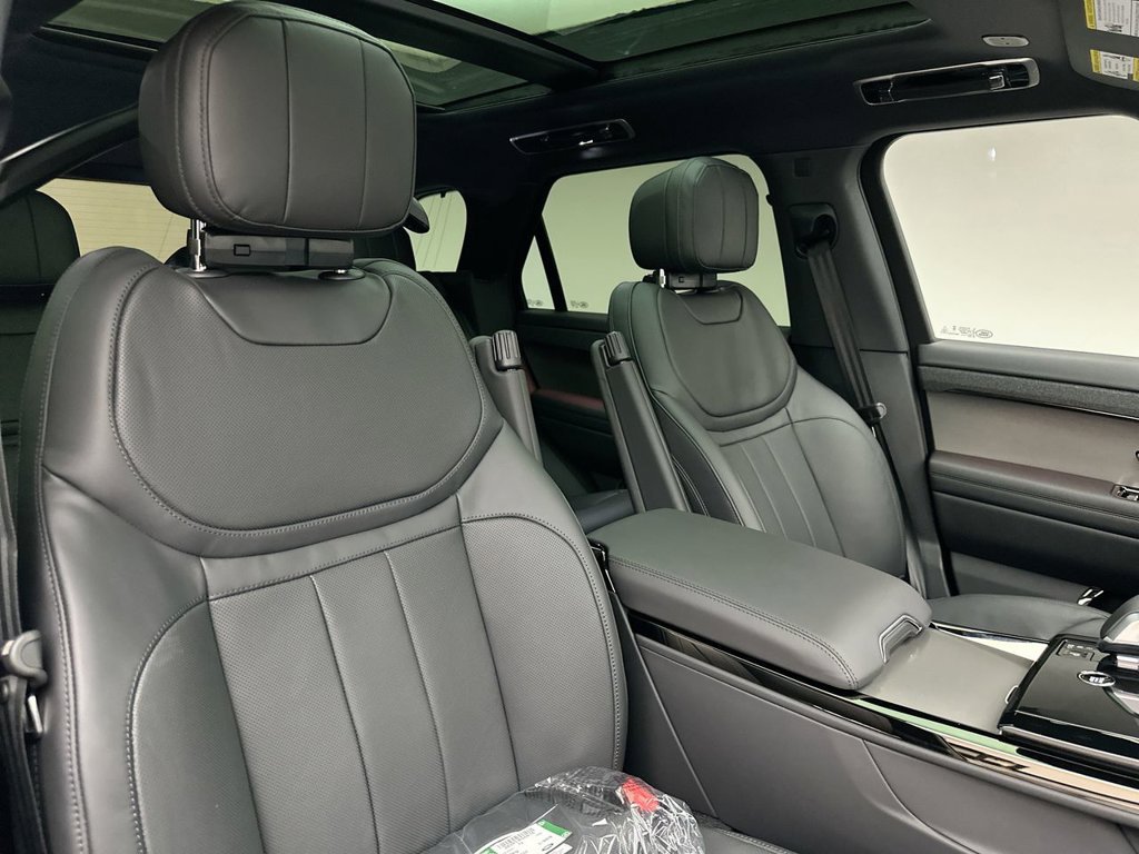 New 2027 Santorini Black Land Rover SE image 6