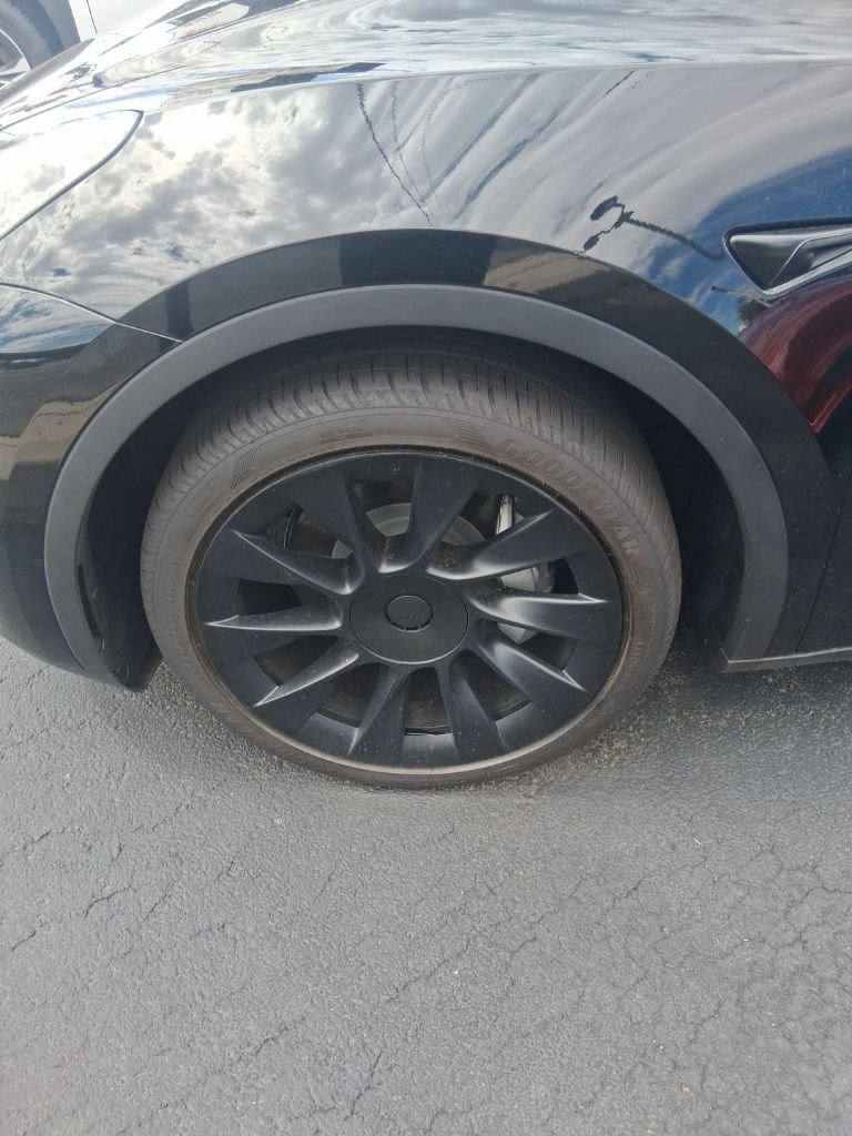 Used 2023  Tesla Long Range image 4