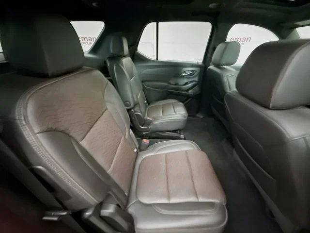 Used 2023 Red Chevrolet High Country image 32