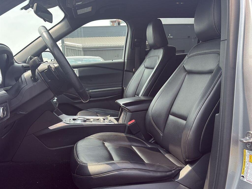 Used 2020 Iconic Silver Ford XLT image 6