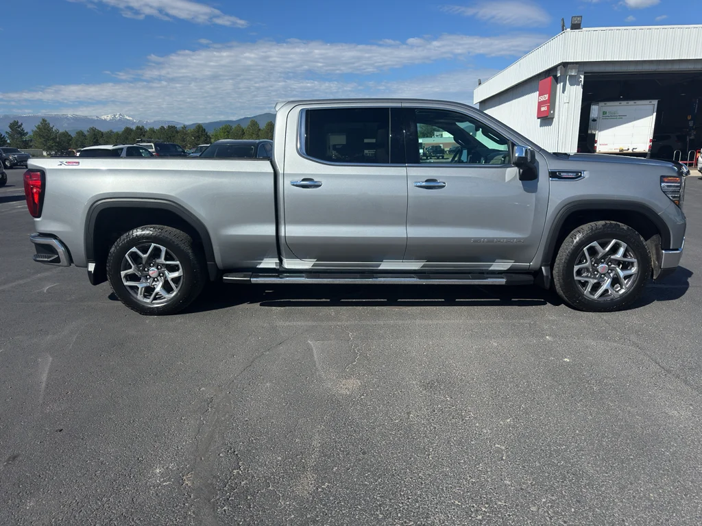 Used 2023 Sterling Metallic GMC SLT image 4