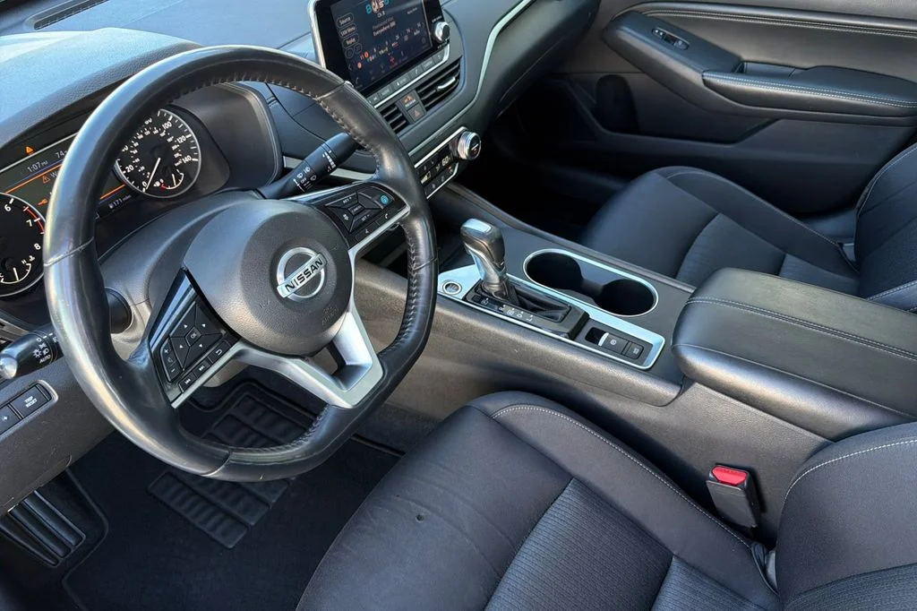 Used 2019 Brilliant Silver Metallic Nissan 2.5 SV image 12