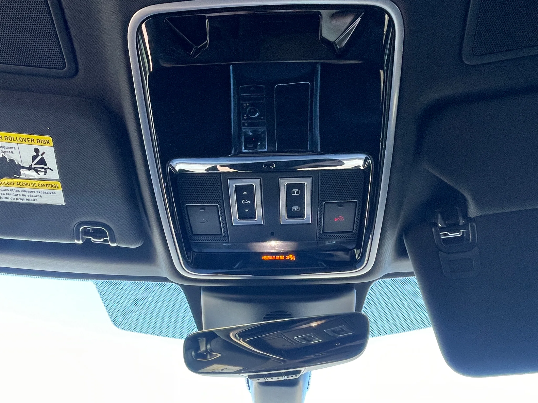 Used 2022 White Land Rover HSE Silver Edition image 18