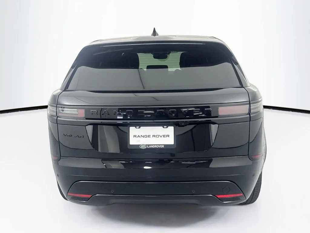 New 2026 Santorini Black Land Rover Dynamic SE image 6