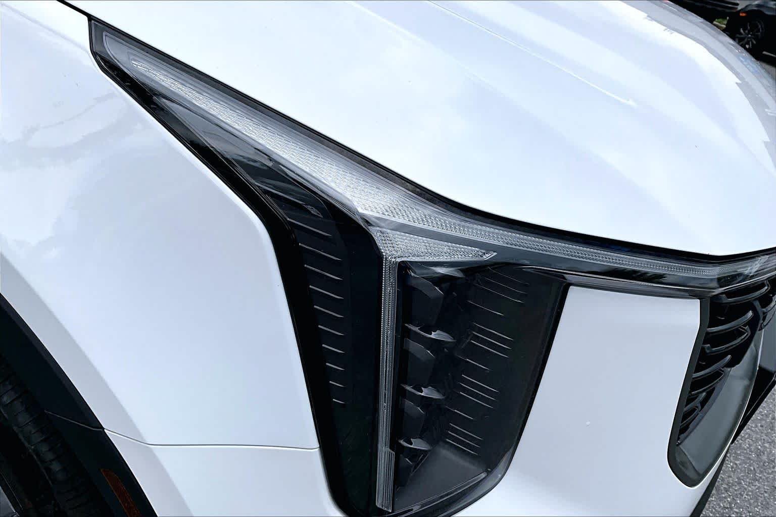Used 2024 Glacial White Pearl Kia X-Line EX image 43