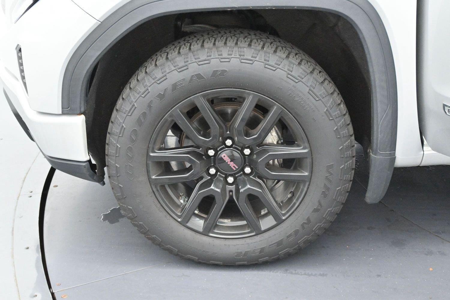 Used 2022 Quicksilver Metallic GMC Elevation image 34