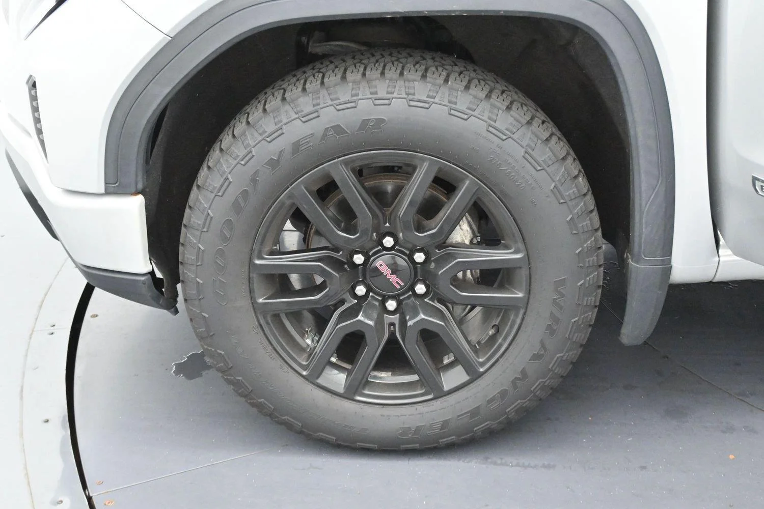 Used 2022 Quicksilver Metallic GMC Elevation image 34