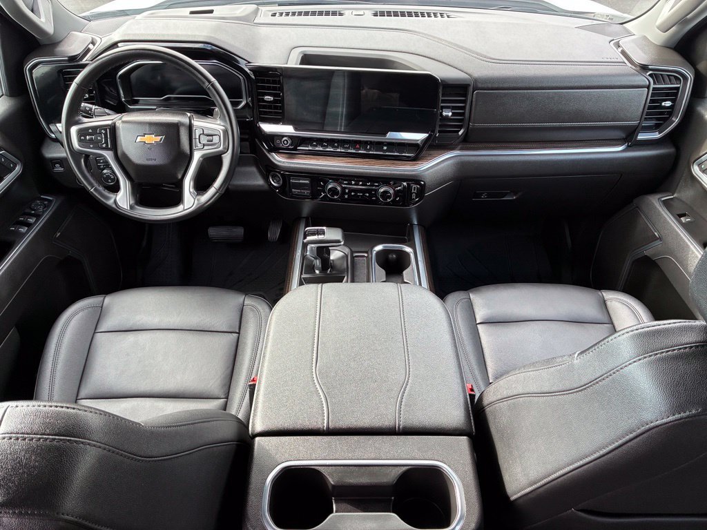 Used 2025 White Chevrolet LT image 5