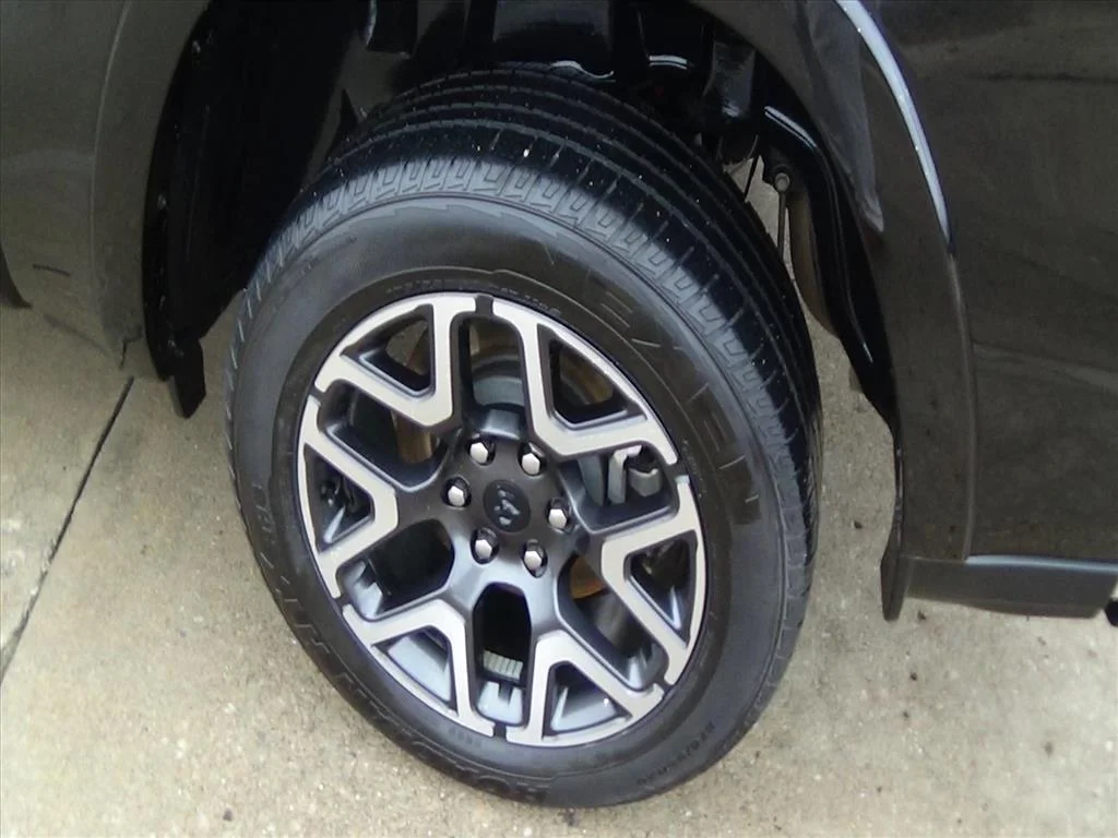 Certified Used 2025 Diamond Black Crystal Pearl Coat (pxj) RAM Laramie image 9