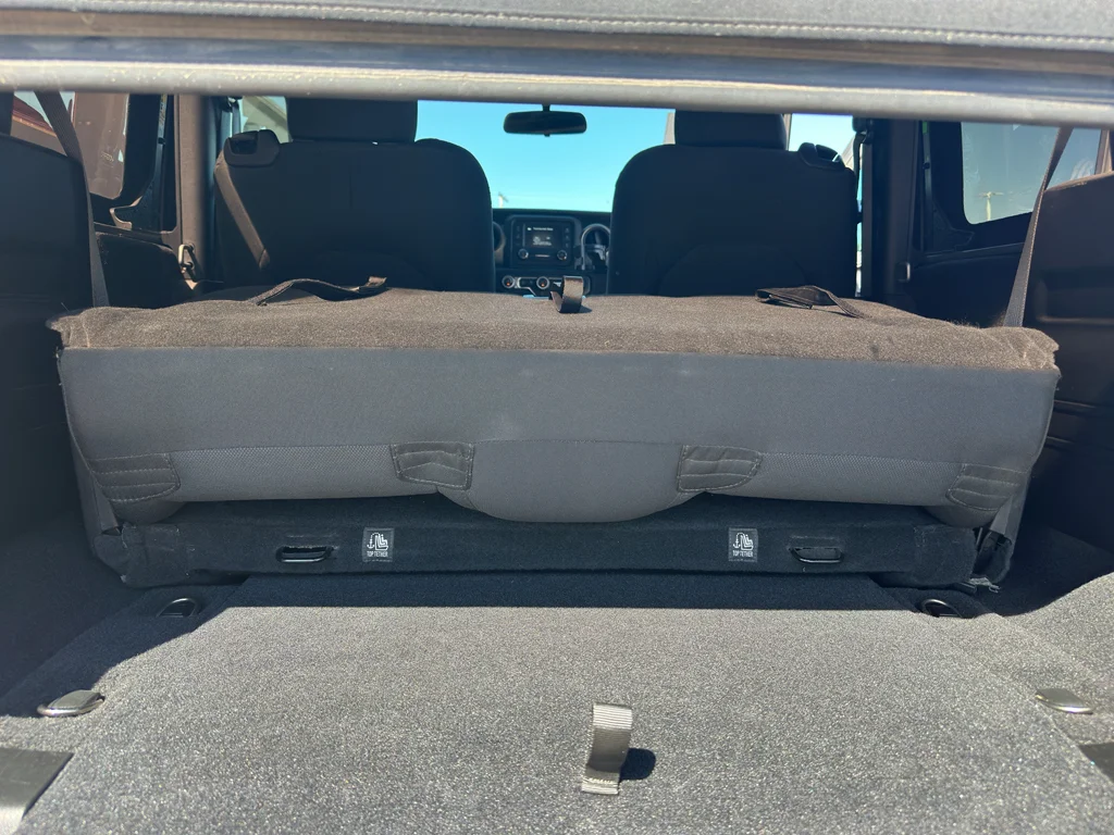 Used 2018 Sting-Gray Clearcoat Jeep Sport image 29
