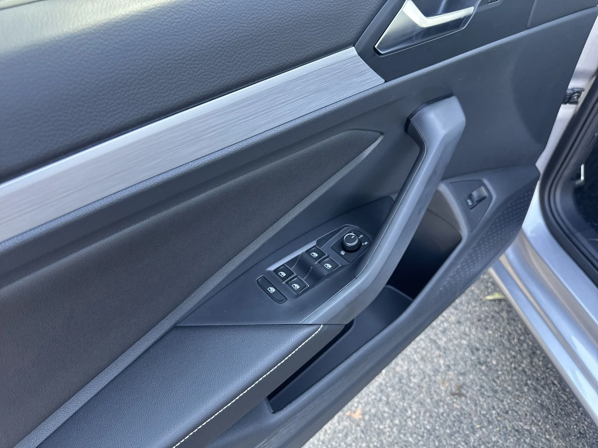 New 2027 Pyrite Silver Metallic Volkswagen Sport image 13