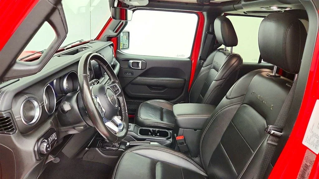 Used 2020 Firecracker Red Clearcoat Jeep Overland 4x4 w/ Leather, Nav & Sound, Trailer Tow Pkg image 12