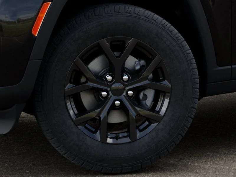 New 2026 Diamond Black Crystal Pearlcoat Jeep Altitude image 8