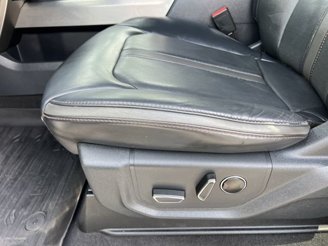 Used 2022  Ford Platinum image 17