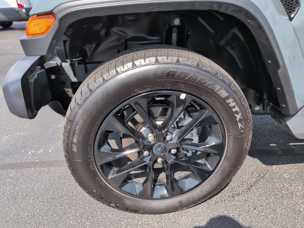 Used 2025 Gray Jeep Sahara 4xe image 11