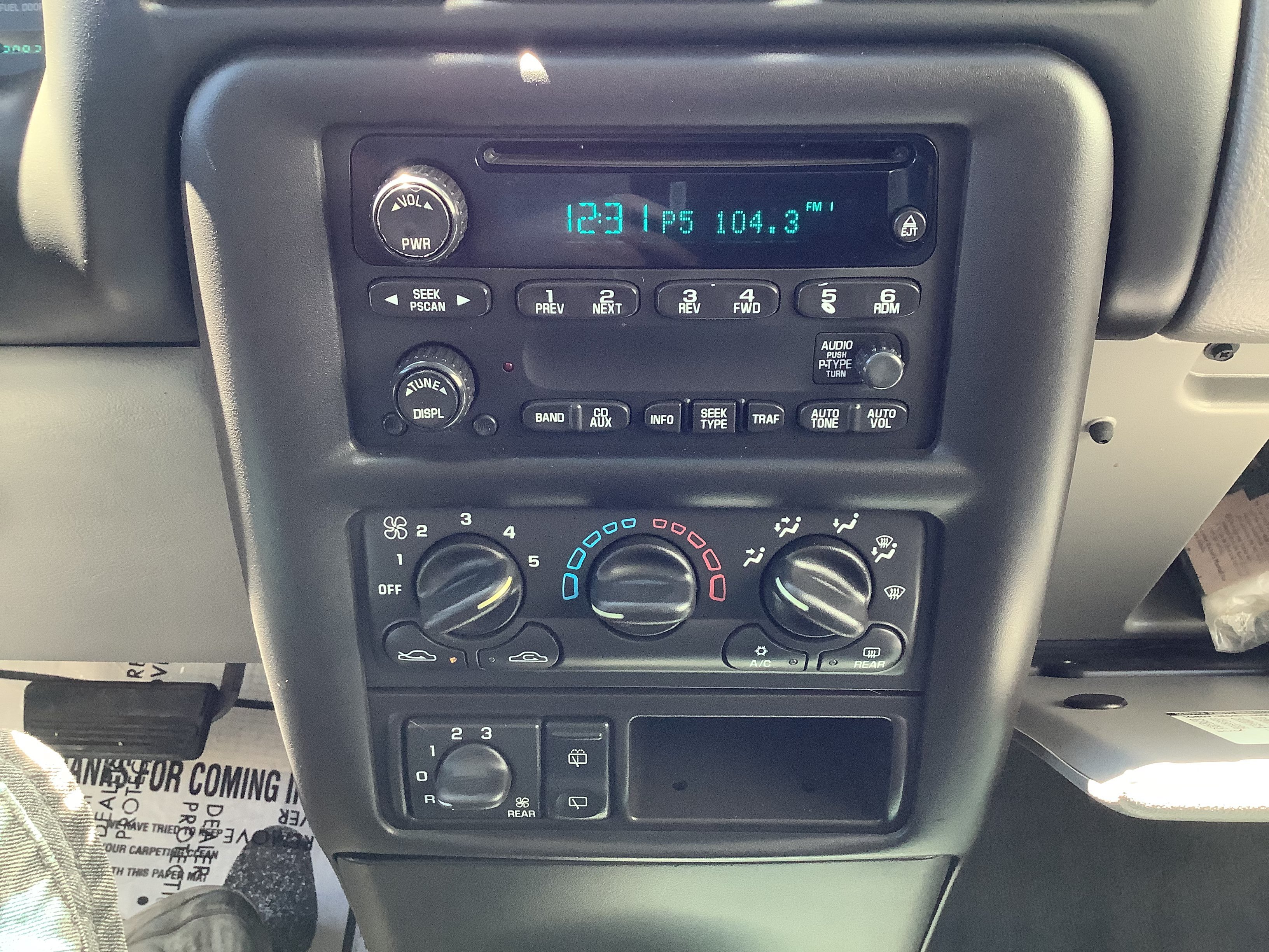 Used 2004 Silver Chevrolet LT image 12