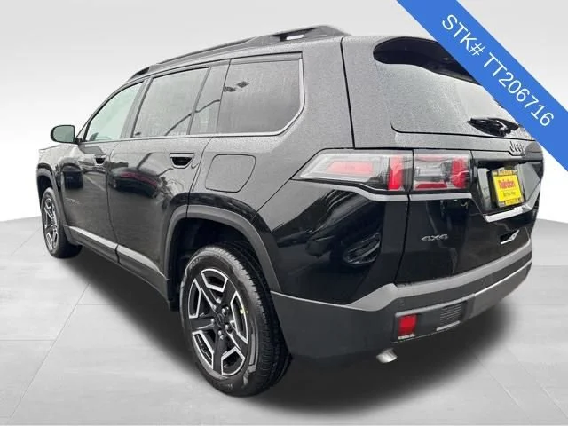 New 2026 Diamond Black Crystal Pearl-Coat Exterior Paint Jeep Laredo image 5