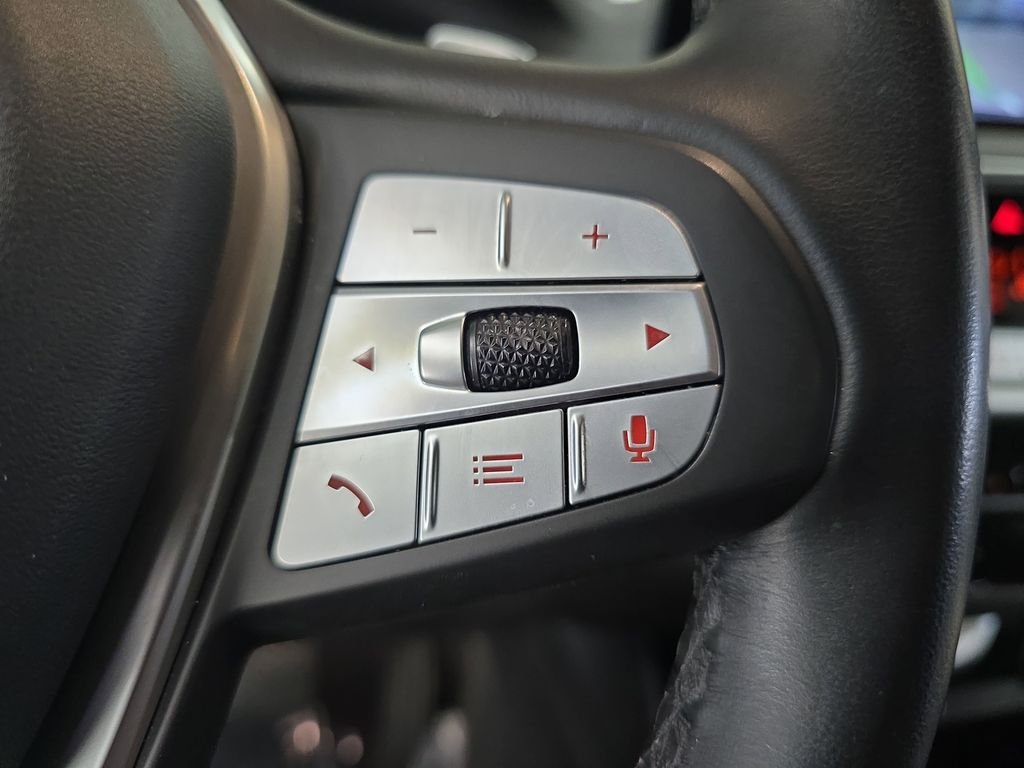 Used 2022 Black BMW xDrive30i image 21